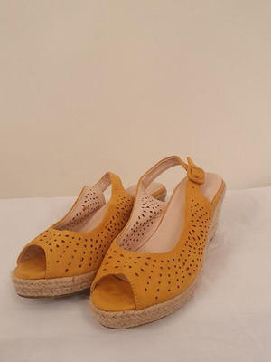 Shoes used mustard color, size 39