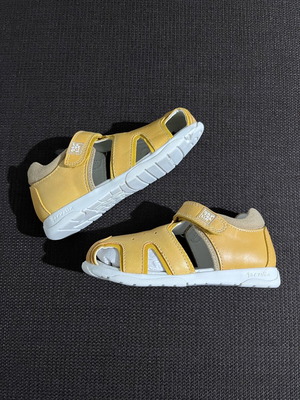 Garvalin 232610-C casual shoes size 26 new, yellow