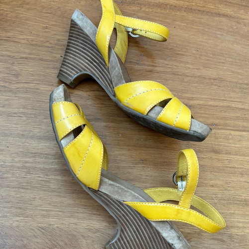 Leather sandals used size 40 yellow with 9cm wooden heel