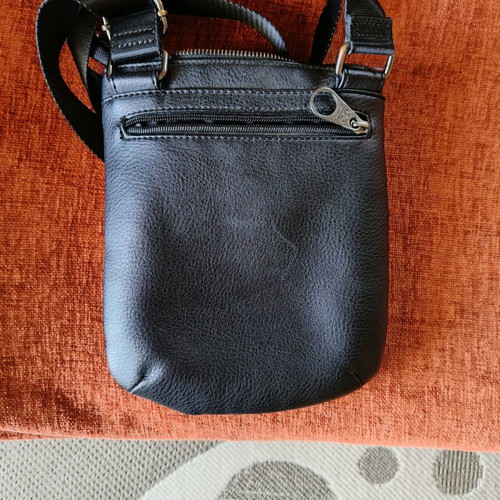 Carpisa leather crossbody bag like new, black