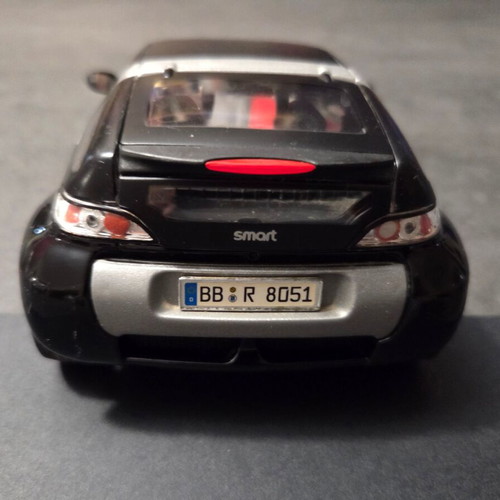 Burago Smart Roadster 2003 diecast metal model 1:18 used