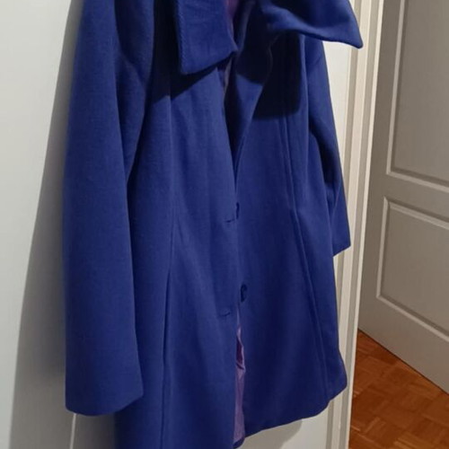 Women's blue coat like new with velvet texture
