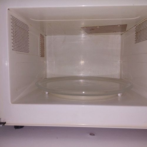 Microwave oven used in excellent condition