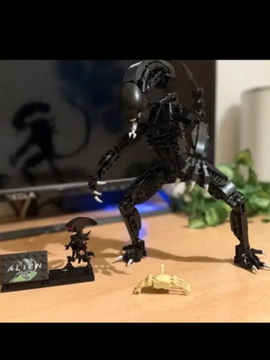 Alien Lego Xenomorph like new, 471 pieces, 25cm tall