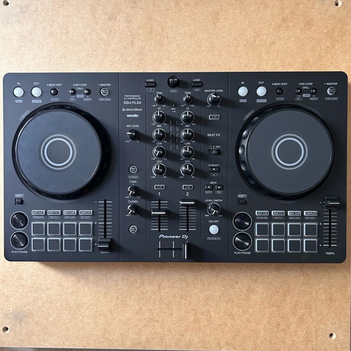 Pioneer DJ DDJ-FLX4 controller