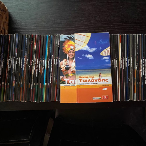 Travel guides in excellent condition, pack of 68