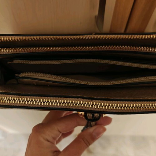 Shoulder bag in metallic gold color like new