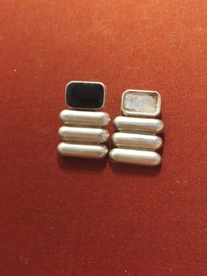 Silver vintage earrings used, missing one stone