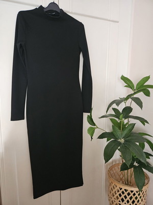 Black midi dress Pink Woman like new with slit