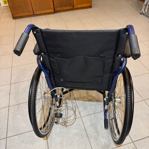 Gemini Blue 24'' 43 cm wheelchair like new with 5-liter oxygen bottle holder
