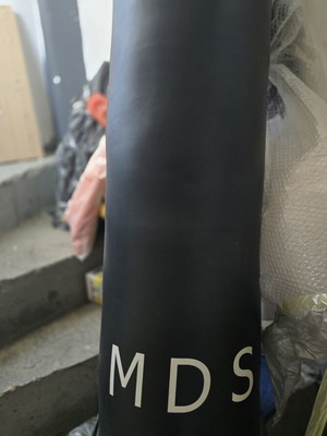 Boxing bag like new, 56kg, 1.5 meters height with chains