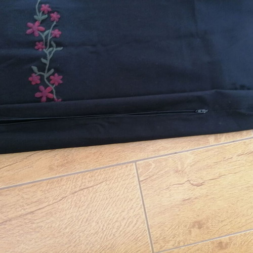 Italian skirt L new, elastic with embroidered design
