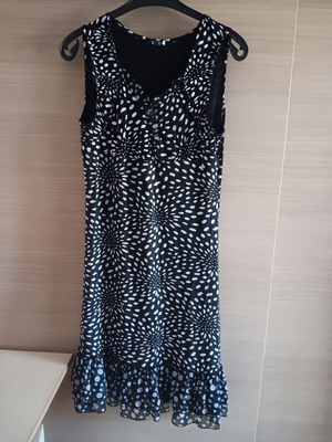 Women's polka dot dress like new, black, summer with butterfly brooch