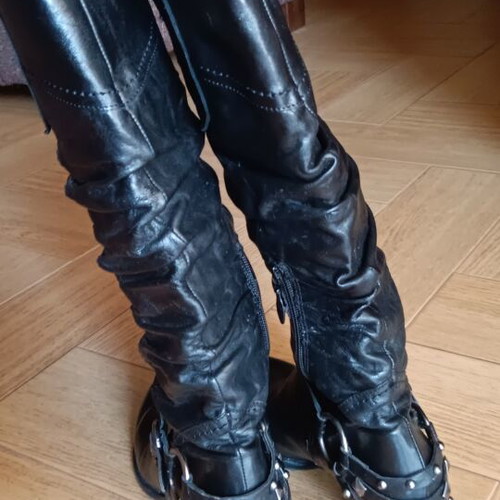 Leather boots size 40 black like new