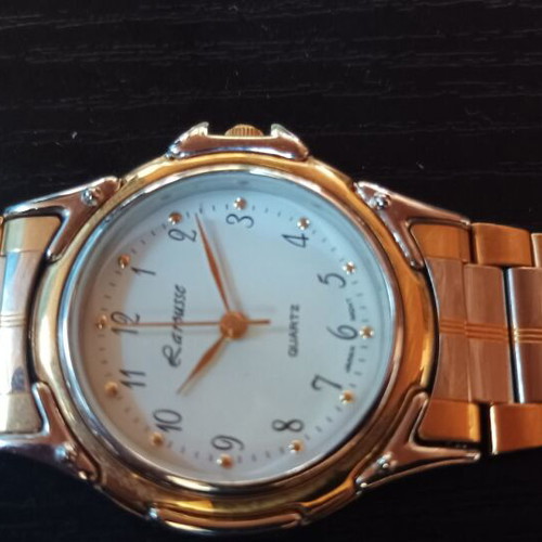 Wristwatch for women like new, gold color