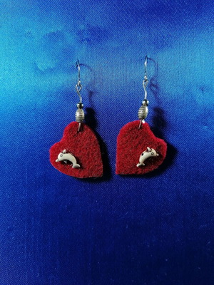 Handmade women's heart-shaped red earrings with dolphins new