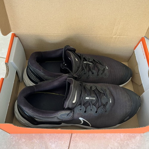Nike Renew Run 3 athletic shoes size 43 used, black