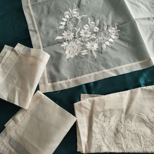 Handmade silk set in organza like new