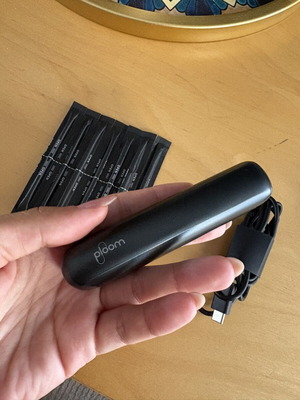 Ploom new device with cleaning sachets and cable