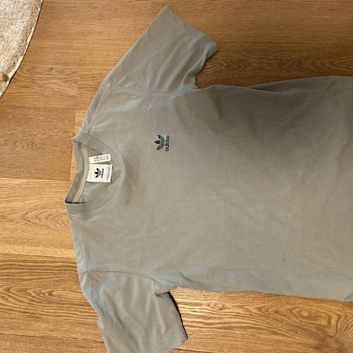 Adidas t-shirt set like new, baggy fit, size XS, blue and green