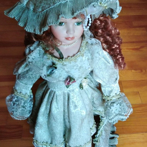 Porcelain doll with green eyes like new