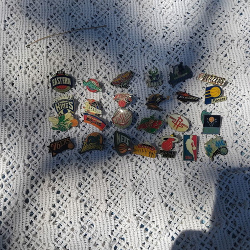NBA Team Logo Pin Set used, lot of 25 mixed teams