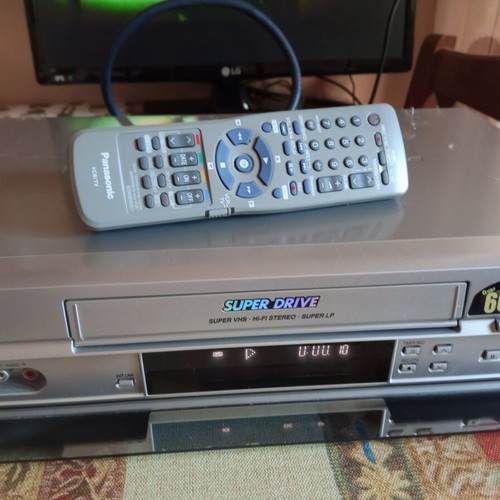Panasonic NV830 Super VHS player used with remote control