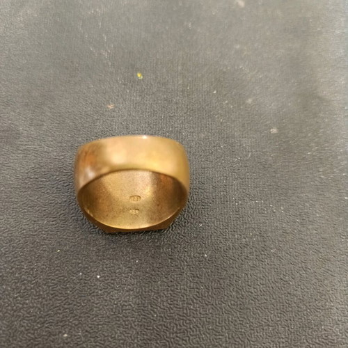 Vintage men's ring like new with embossed design heavy construction