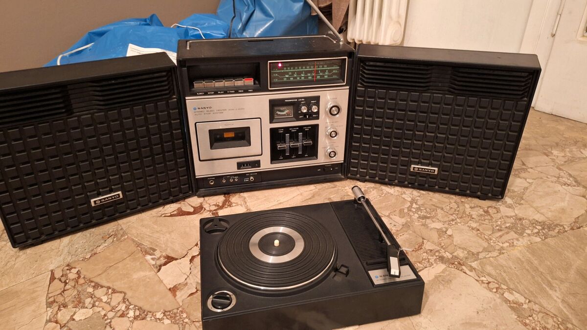 Radio, cassette and turntable SANYO… - € 800,00 - Vendora.cy