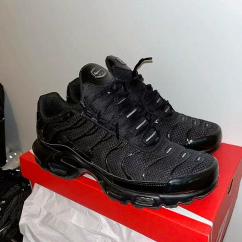 Nike TN Black Edition sneakers, size 42