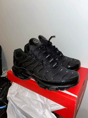Nike TN Black Edition sneakers, size 42