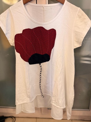 White T-Shirt One Size with Fabric Flower Like New
