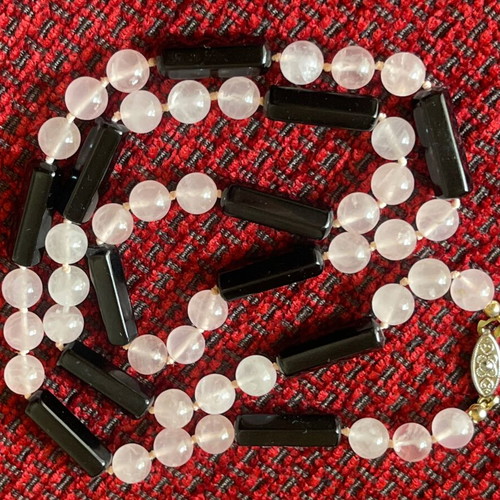 Vintage necklace with quartz and quartzite semi-precious stones like new