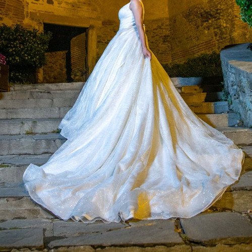 Princess wedding dress white like new with corset and long train