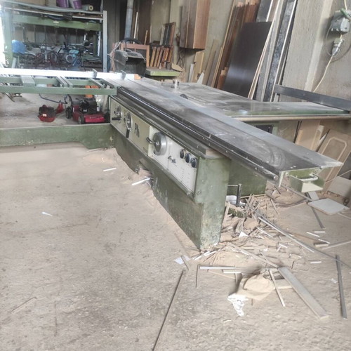 Italian-made woodworking sliding table saw