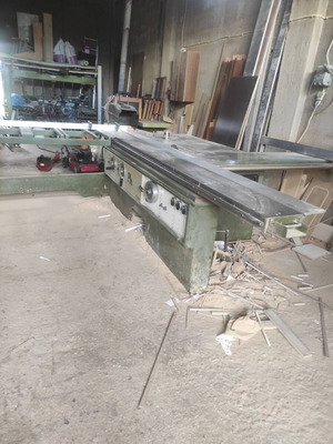 Italian-made woodworking sliding table saw