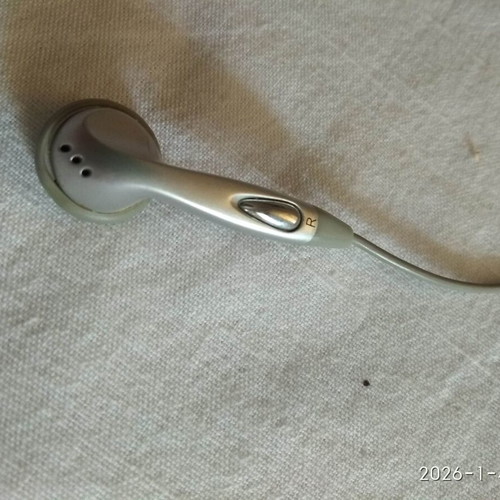 Necklace-style wired headphones like new, ideal for mp3 player