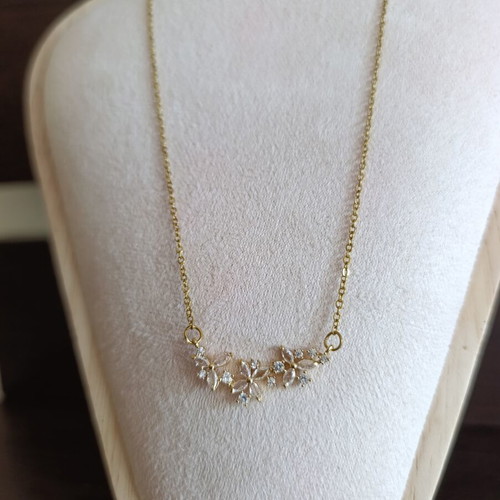 Women's gold necklace made of stainless steel with zircon, like new