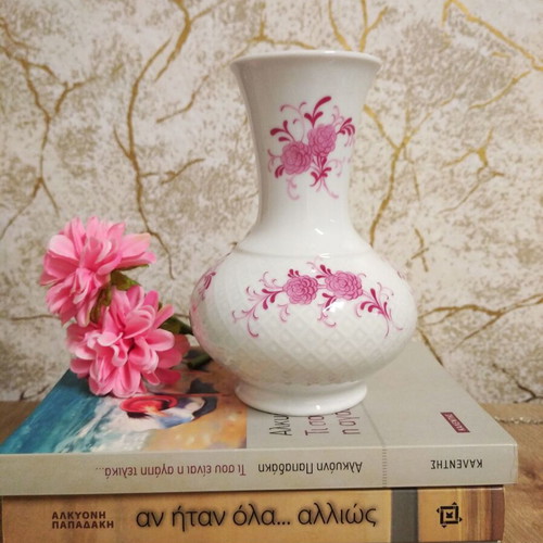 Vintage porcelain vase Seltmann Weiden Annabell series like new