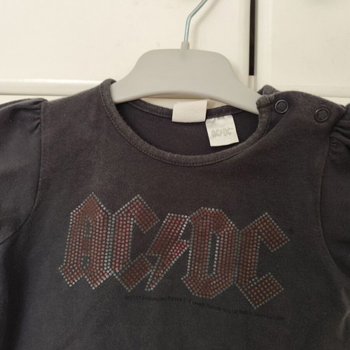 H&m shirt used for 12-18 months