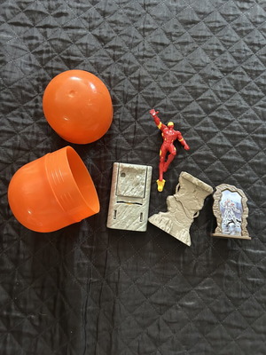 Marvel Iron Man φιγούρα με όπλο εκτόξευσης, βράχο και κακό, σαν καινούργιο