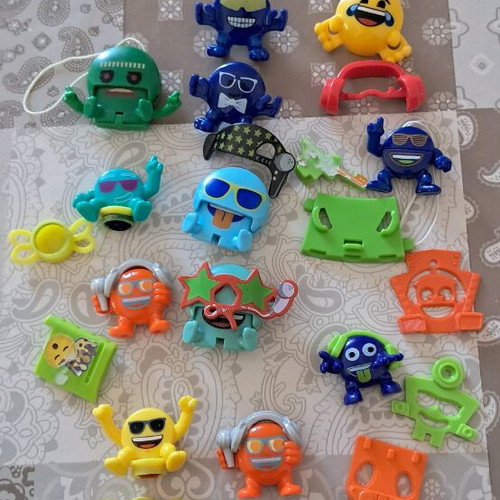 Emoji figures used, set of 11 pieces