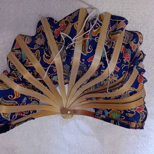 Vintage fan hat like new, Indonesian style bamboo multicolor