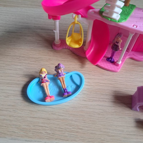 Barbieland Barbie Mini House with Mini Vehicles and 6 Mini Figures like new