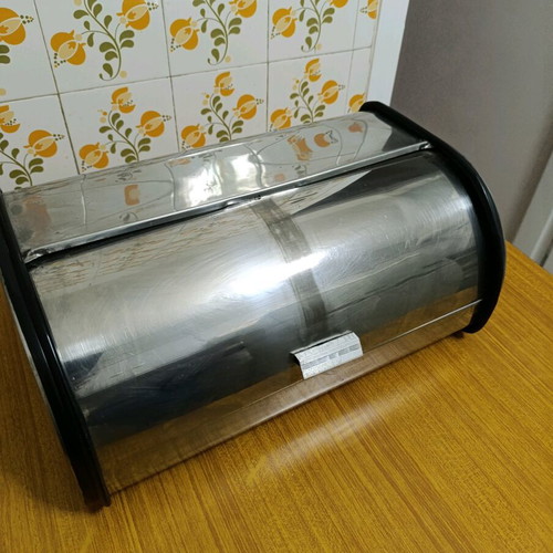 Bread box used in good condition