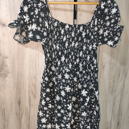 Black and white dress one size like new