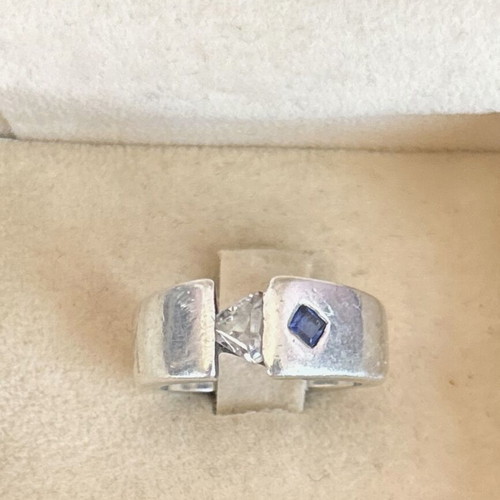 Silver 950 ring used with white and blue stone