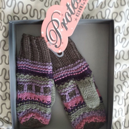 Knitted gloves new, purple and green for women and girls