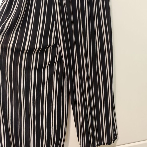 Zip culottes small like new, black and white