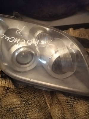 Right headlight for Toyota Avensis 2004 used